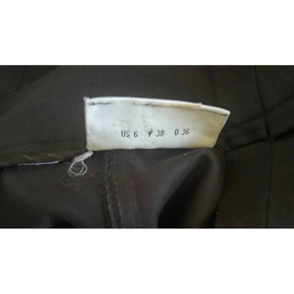 Women's Akris Punta Black Cropped Pants Button and Seam Detail On Leg Size 6